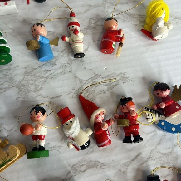 Vtg WOODEN SANTA TREE NOEL WATER TOWER ORNAMENTS UNBRANDED Christmas mixed lot - Picture 7 of 11